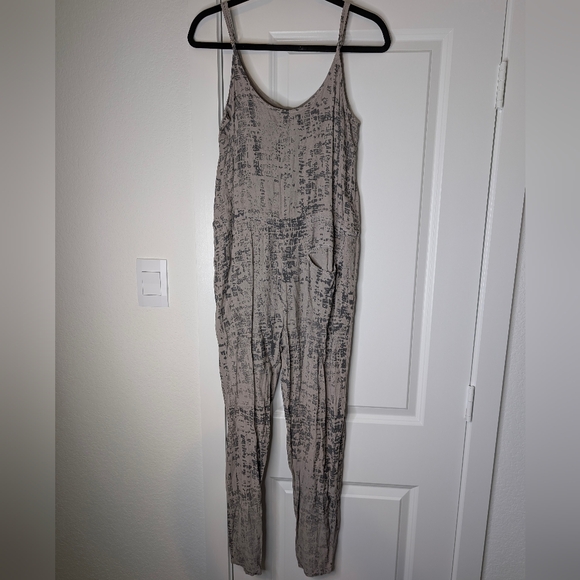 💘 Enza Costa Strappy Jumpsuit - Picture 5 of 8